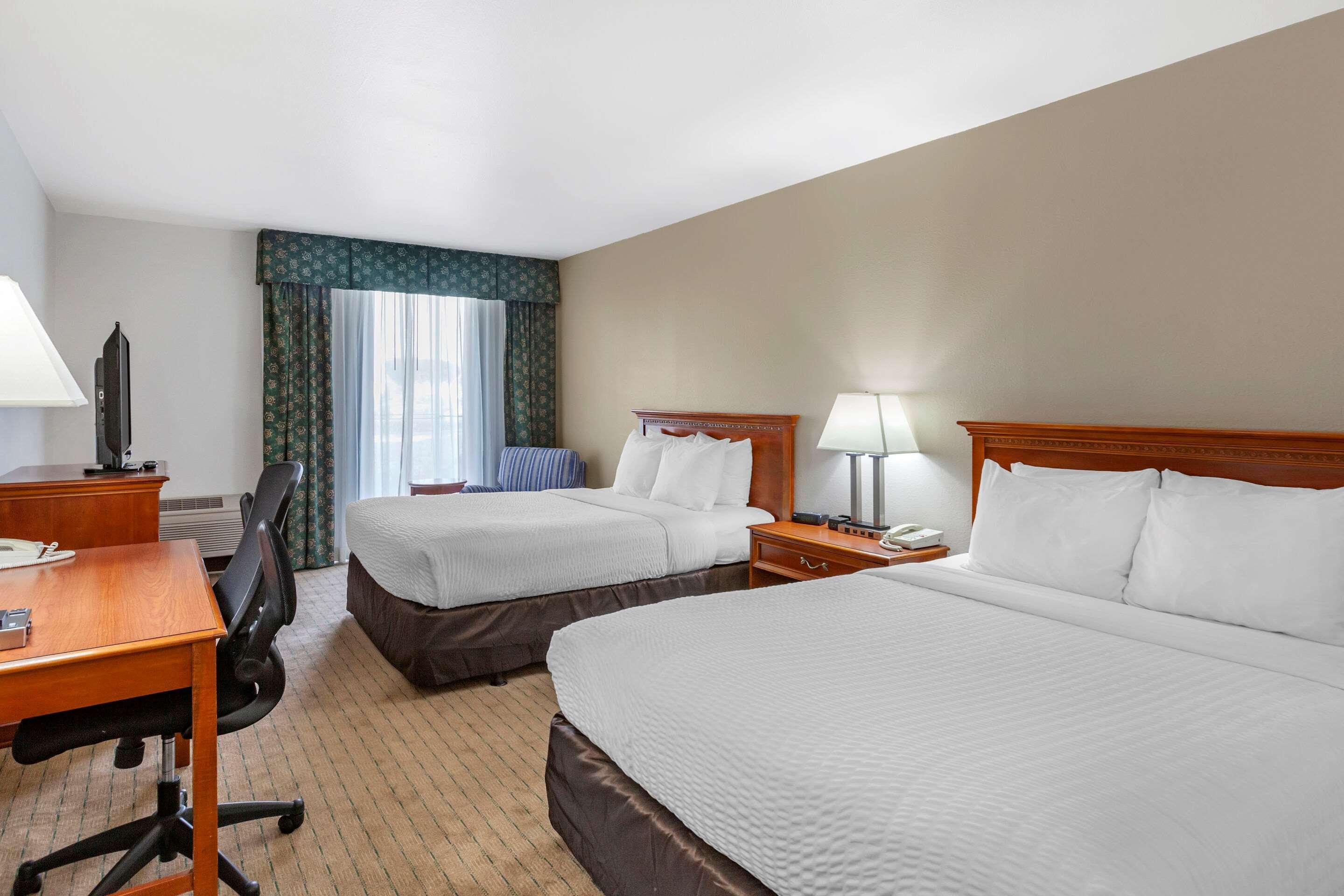Holiday Inn Ontario By Ihg Exterior photo