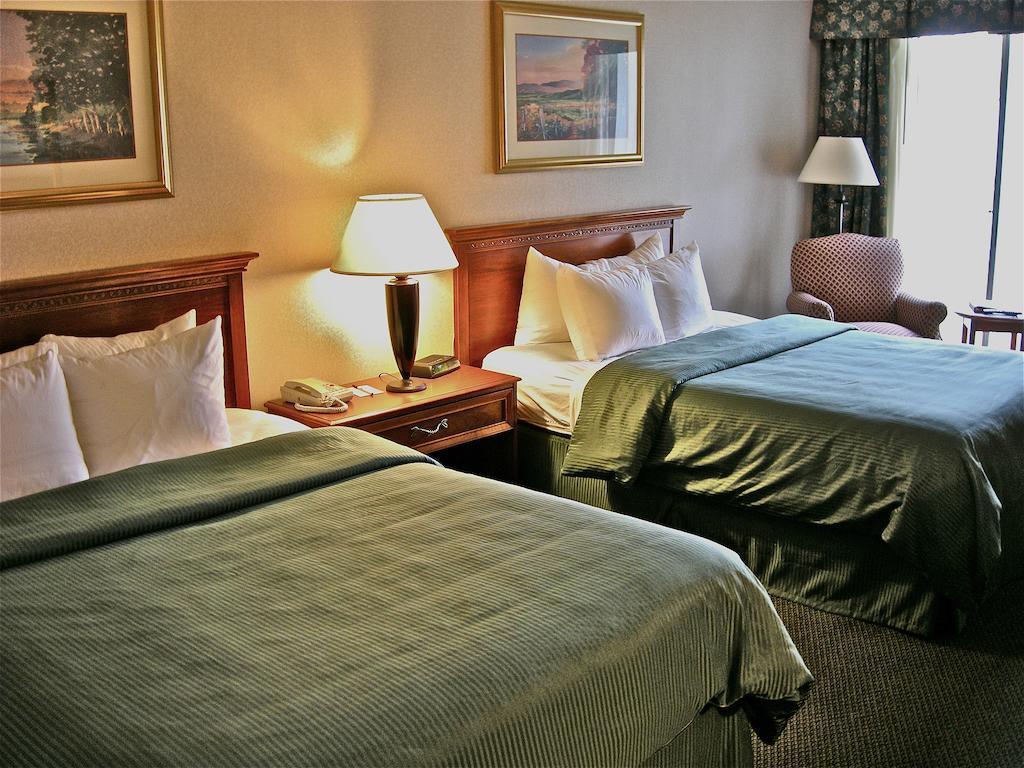 Holiday Inn Ontario By Ihg Exterior photo