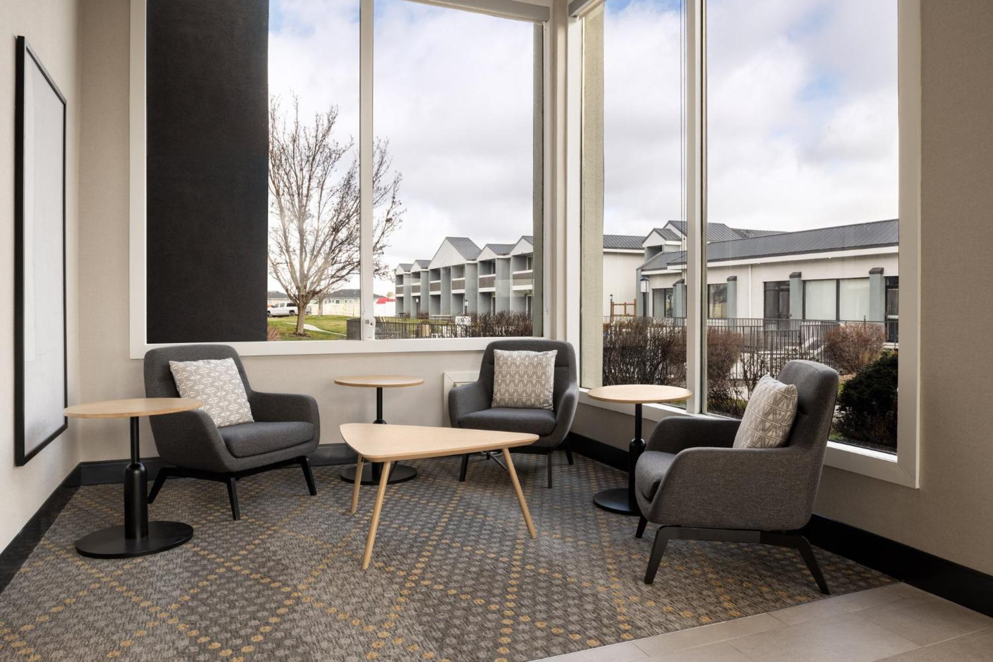 Holiday Inn Ontario By Ihg Exterior photo