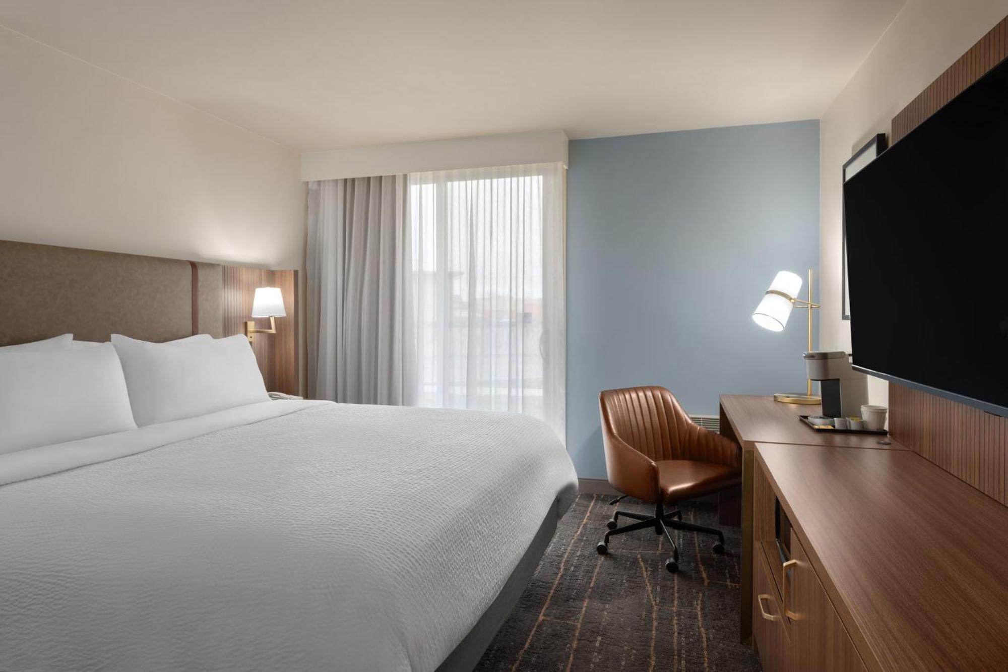 Holiday Inn Ontario By Ihg Exterior photo