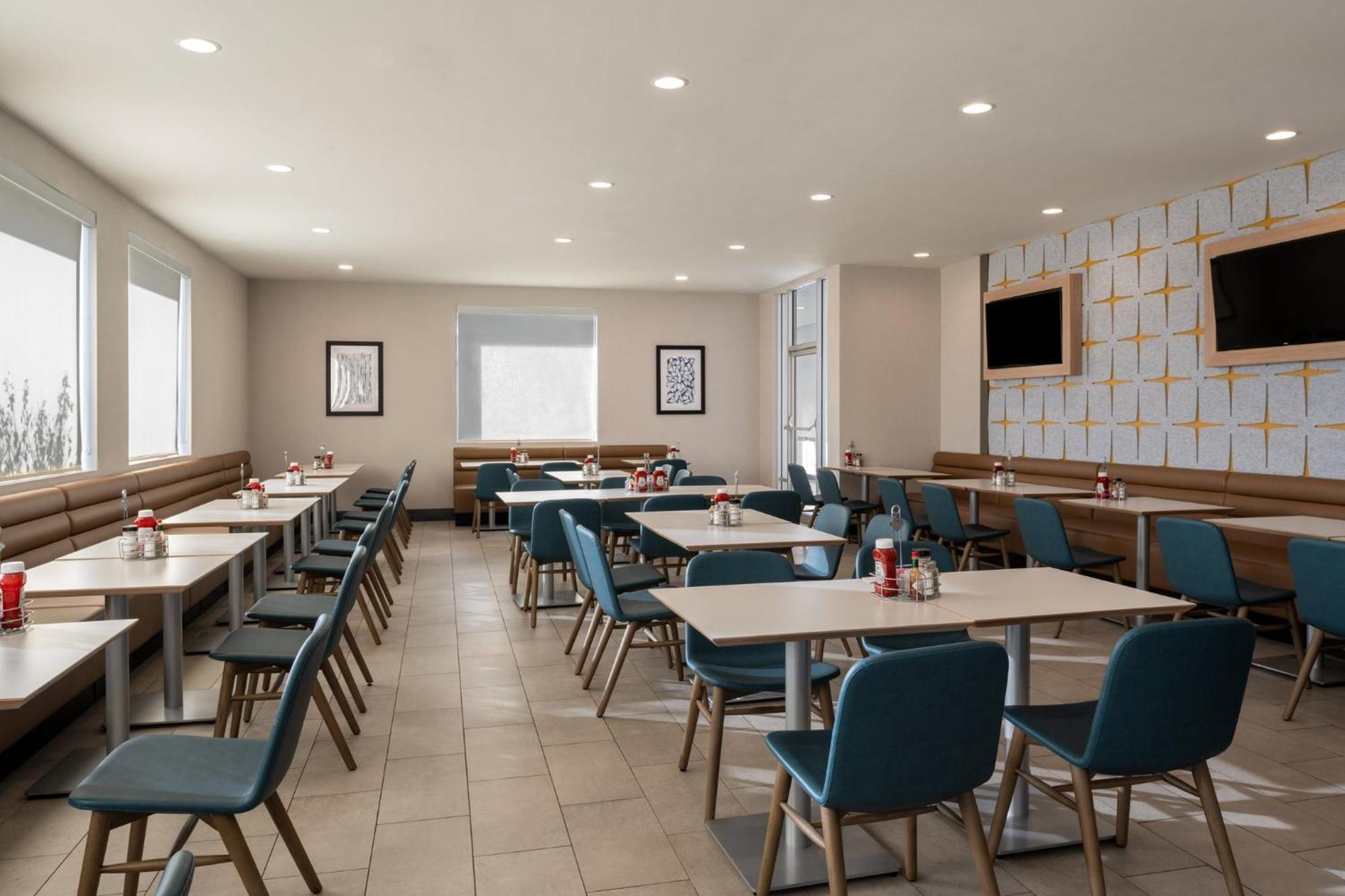Holiday Inn Ontario By Ihg Exterior photo