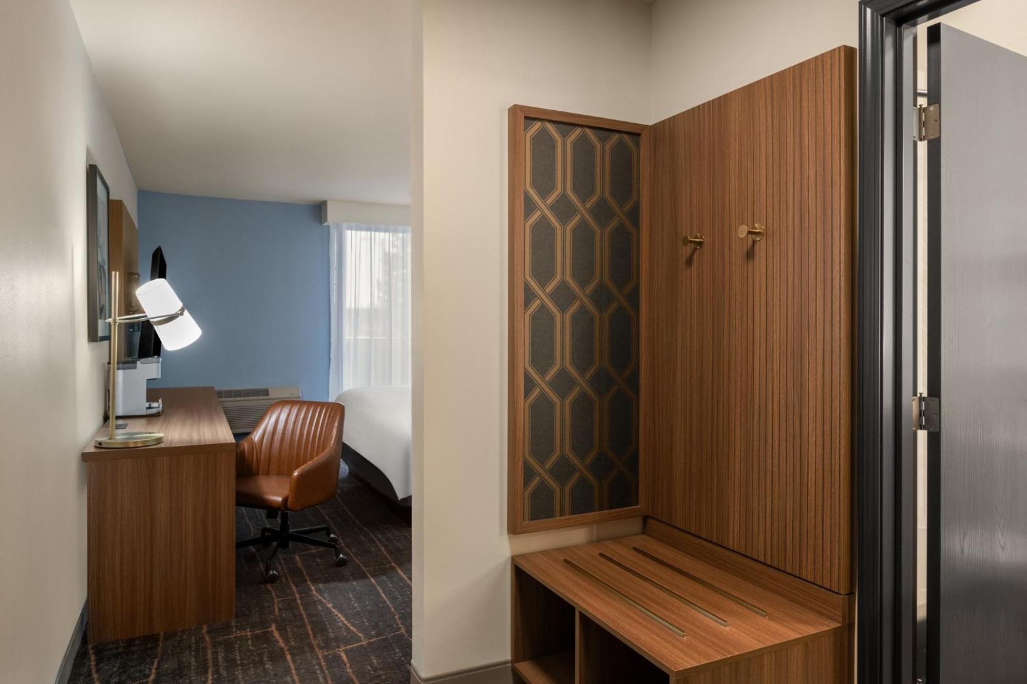 Holiday Inn Ontario By Ihg Exterior photo