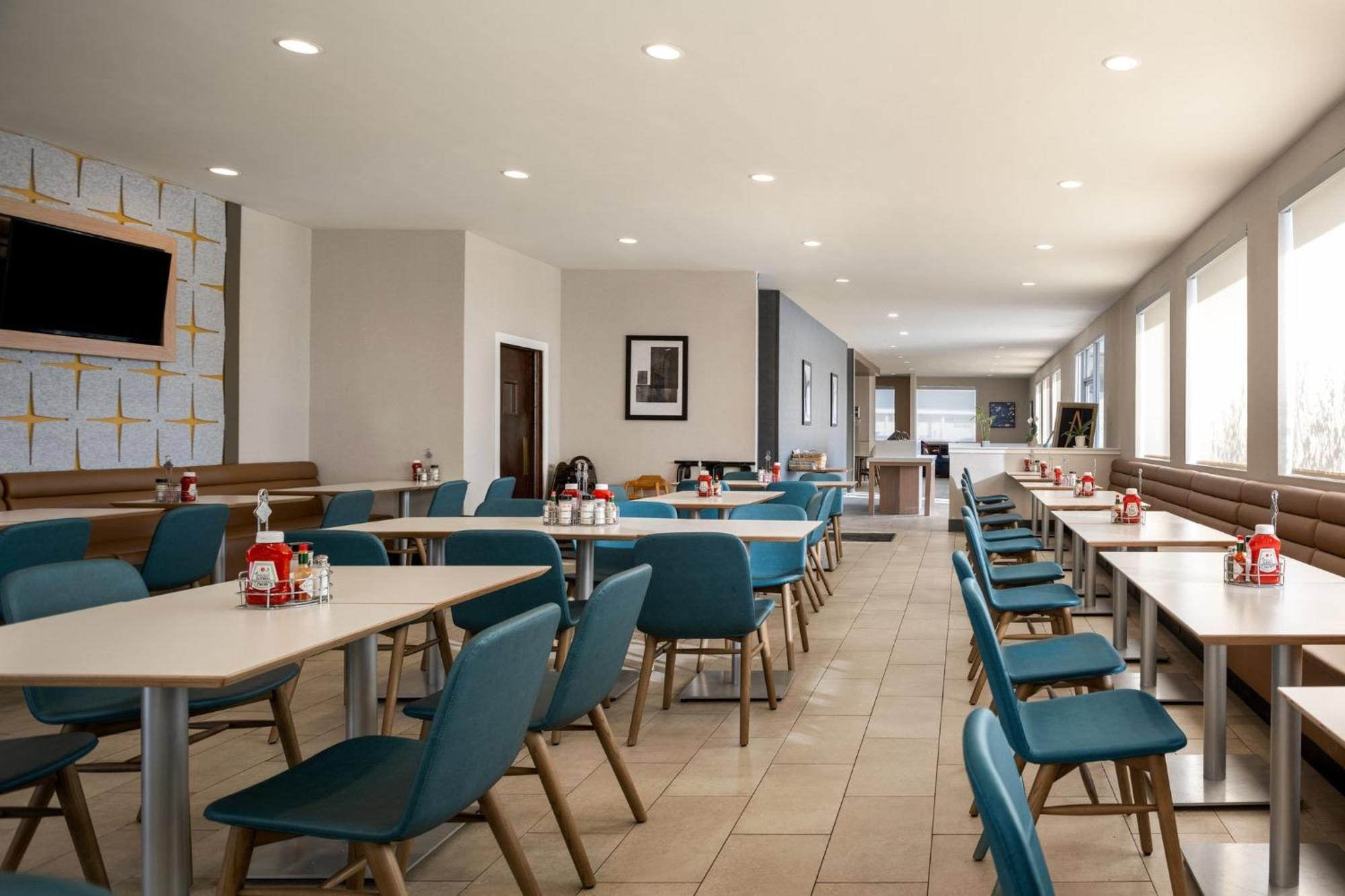 Holiday Inn Ontario By Ihg Exterior photo